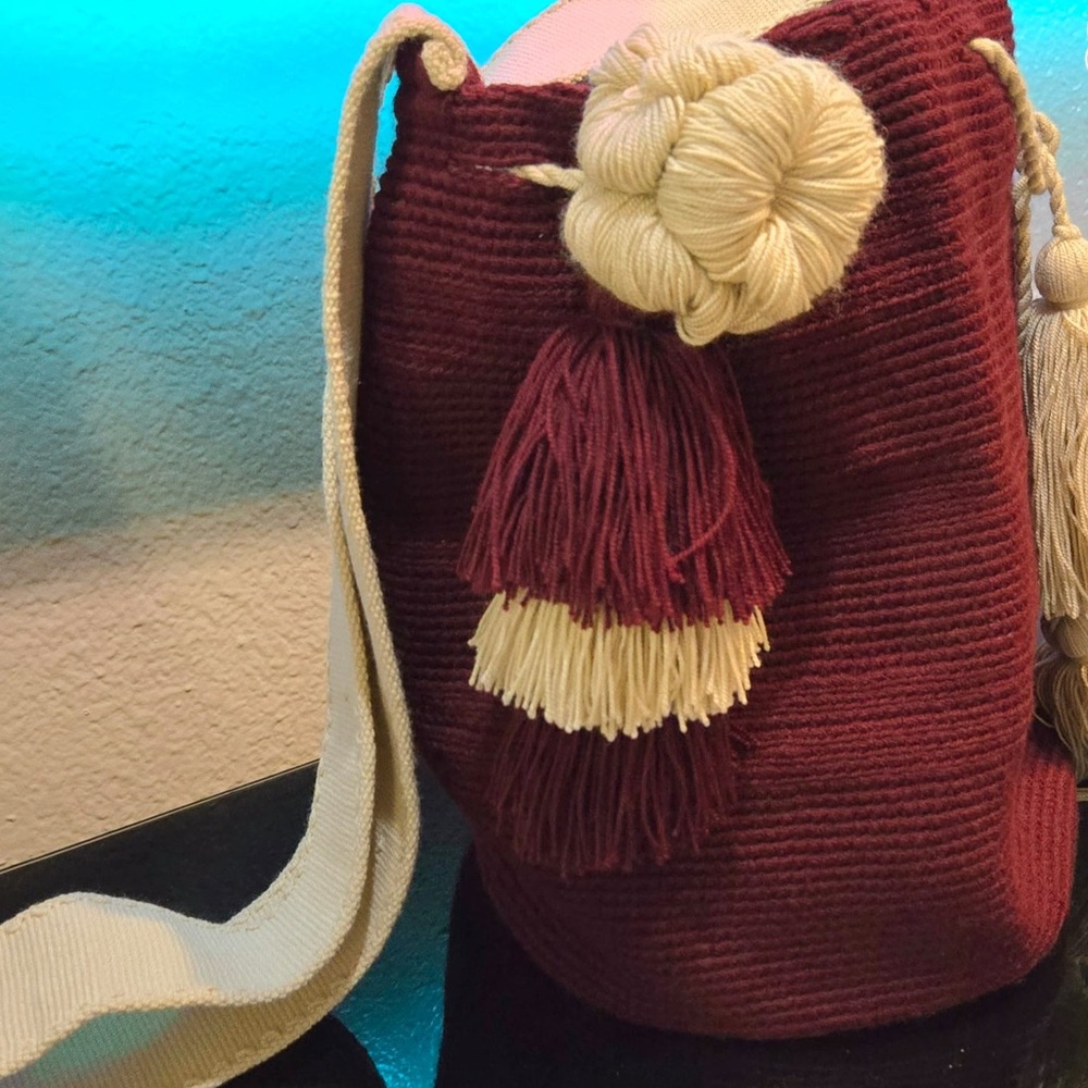 Handcrafted bags made by the Wayuu people - Picture 2 of 9